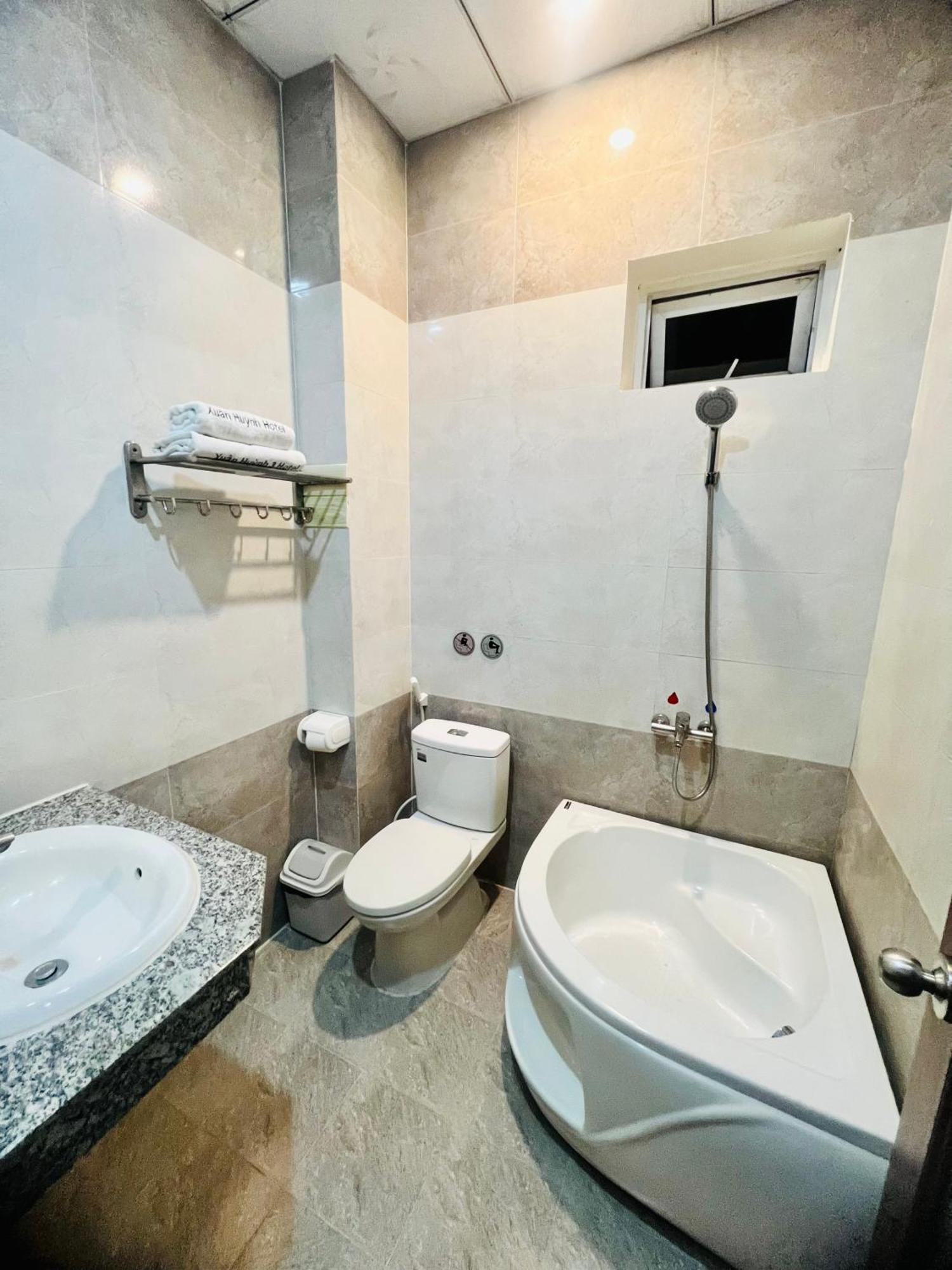 Xuan Huynh 3 Hotel Soc Trang Bagian luar foto